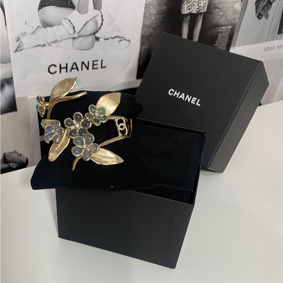 Authentic CHANEL Cuff Paris Greece Collection Gold Jewelery Bracelet CC logo - Picture 6 of 12